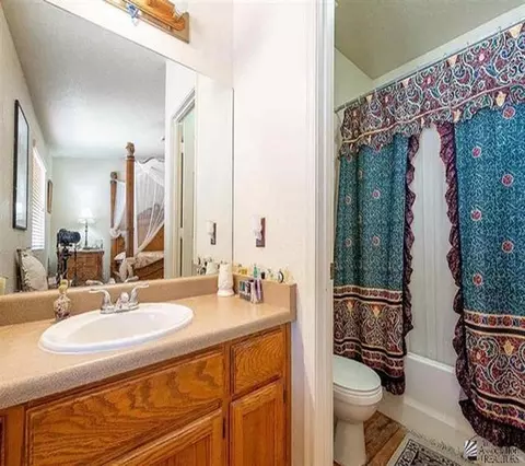 Bath - 8596 E 26 Pl, Yuma, AZ 85365 photo 1 of 3