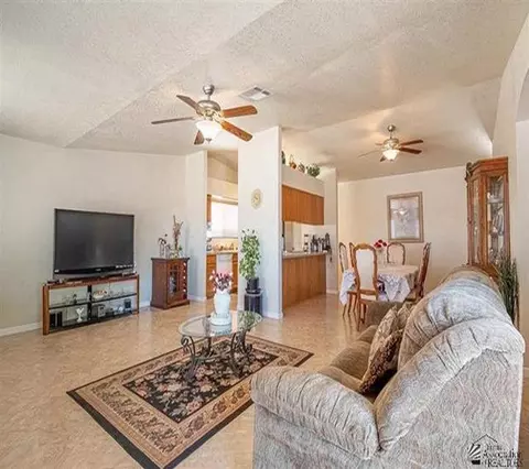 Living - 8596 E 26 Pl, Yuma, AZ 85365 photo 3 of 3