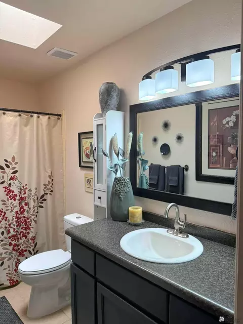 Bath - 653 E 25 St, Yuma, AZ 85365 photo 3 of 4