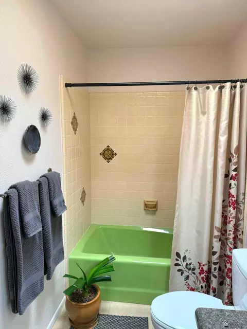 Bath - 653 E 25 St, Yuma, AZ 85365 photo 4 of 4