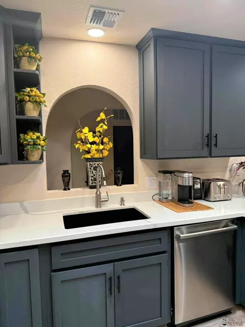 Kitchen - 653 E 25 St, Yuma, AZ 85365 photo 5 of 5