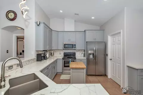 Kitchen - 10324 E 38 St, Yuma, AZ 85365 photo 3 of 5