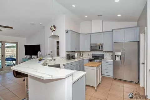 Kitchen - 10324 E 38 St, Yuma, AZ 85365 photo 2 of 5