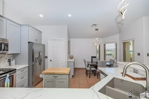 Kitchen - 10324 E 38 St, Yuma, AZ 85365 photo 4 of 5