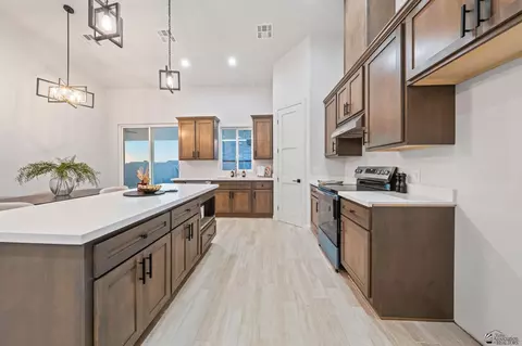 Kitchen - 10570 E 46 Pl, Yuma, AZ 85367 photo 6 of 6