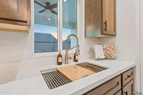 Kitchen - 10570 E 46 Pl, Yuma, AZ 85367 photo 1 of 6