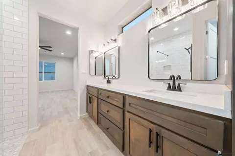 Bath - 10570 E 46 Pl, Yuma, AZ 85367 photo 1 of 3