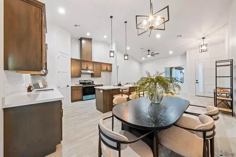 Dining - 10570 E 46 Pl, Yuma, AZ 85367 photo 2 of 2