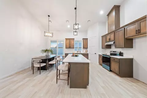 Kitchen - 10570 E 46 Pl, Yuma, AZ 85367 photo 5 of 6