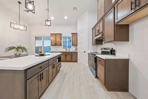 Kitchen - 10570 E 46 Pl, Yuma, AZ 85367 photo 6 of 6