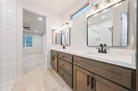 Bath - 10570 E 46 Pl, Yuma, AZ 85367 photo 1 of 3