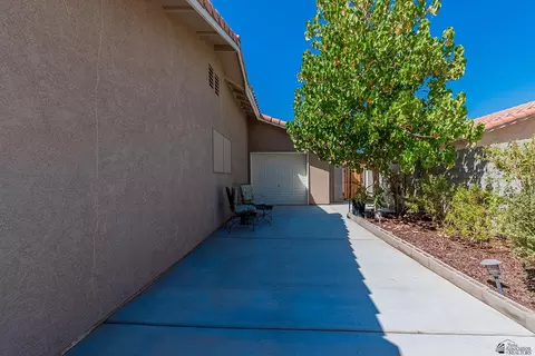 Exterior - 6303 E 43 Pl, Yuma, AZ 85365 photo 11 of 13
