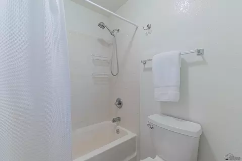 Bath - 6303 E 43 Pl, Yuma, AZ 85365 photo 2 of 2