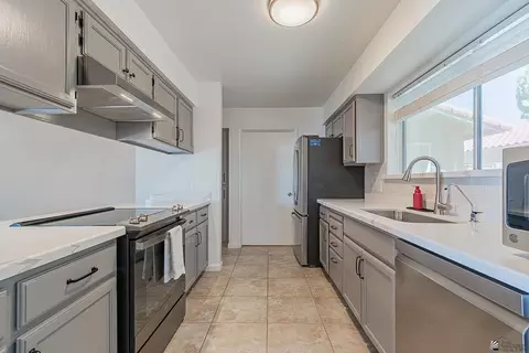 Kitchen - 6303 E 43 Pl, Yuma, AZ 85365 photo 2 of 3
