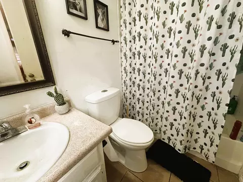 Bath - 8868 E 39 Pl, Yuma, AZ 85365 photo 1 of 2