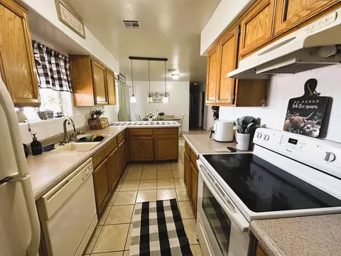 Kitchen - 8868 E 39 Pl, Yuma, AZ 85365 photo 5 of 5
