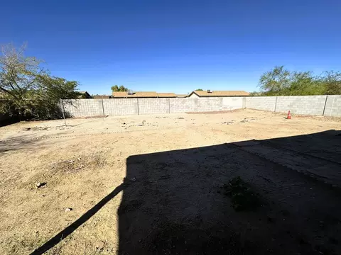 Exterior - 8868 E 39 Pl, Yuma, AZ 85365 photo 3 of 5