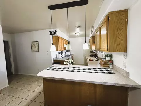 Kitchen - 8868 E 39 Pl, Yuma, AZ 85365 photo 4 of 5