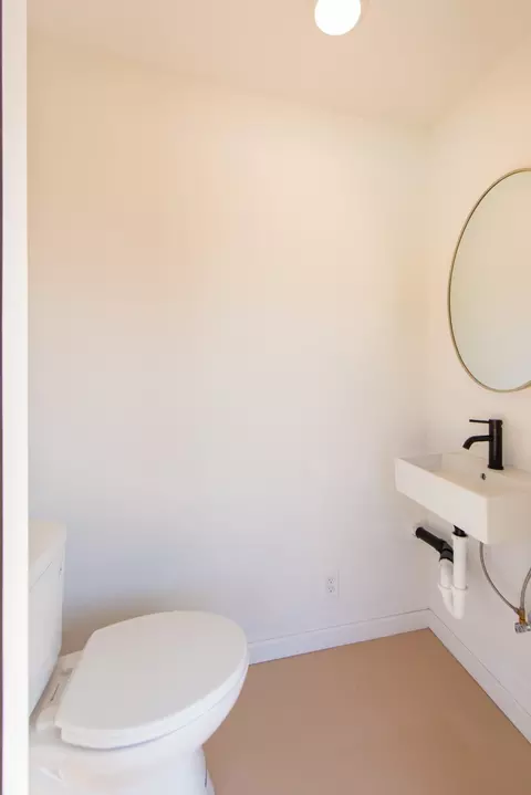 Bath - 2187 E 27 Way, Yuma, AZ 85365 photo 6 of 6