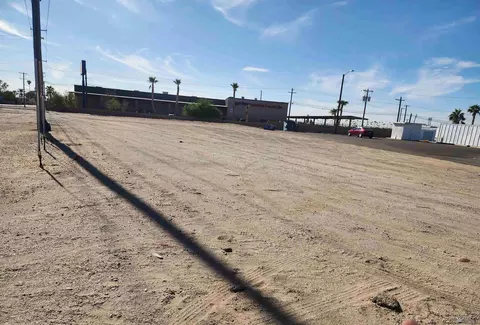 415 E 32 St, Yuma, AZ 85364 photo 2