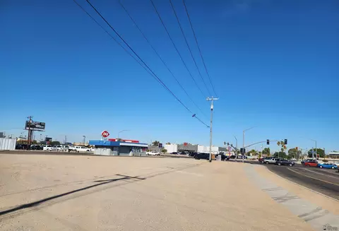 415 E 32 St, Yuma, AZ 85364 photo 4
