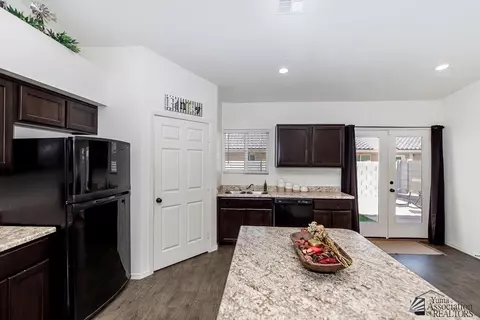 Kitchen - 7364 E 38 St, Yuma, AZ 85365 photo 3 of 4