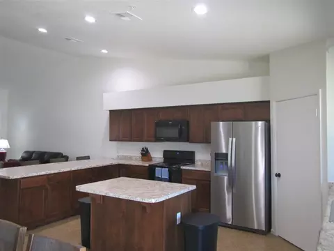Kitchen - 7280 E 38 St, Yuma, AZ 85365 photo 5 of 10