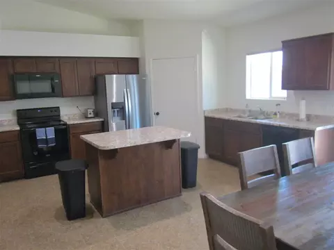 Kitchen - 7280 E 38 St, Yuma, AZ 85365 photo 9 of 10
