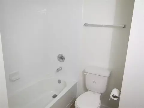 Bath - 7280 E 38 St, Yuma, AZ 85365 photo 2 of 4