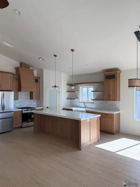 Kitchen - 10811 E 46 Pl, Yuma, AZ 85367 photo 2 of 6