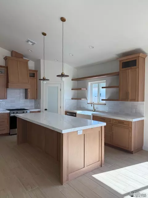 Kitchen - 10811 E 46 Pl, Yuma, AZ 85367 photo 6 of 6