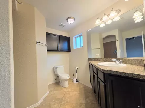 Bath - 11611 E 28 Pl, Yuma, AZ 85367 photo 2 of 5