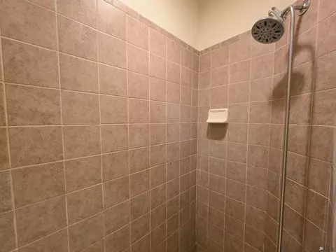 Bath - 11611 E 28 Pl, Yuma, AZ 85367 photo 4 of 5