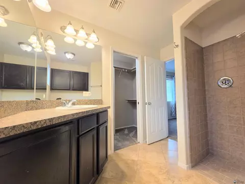 Bath - 11611 E 28 Pl, Yuma, AZ 85367 photo 3 of 5