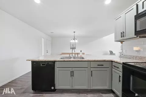 Kitchen - 7329 E 38 St, Yuma, AZ 85365 photo 2 of 3