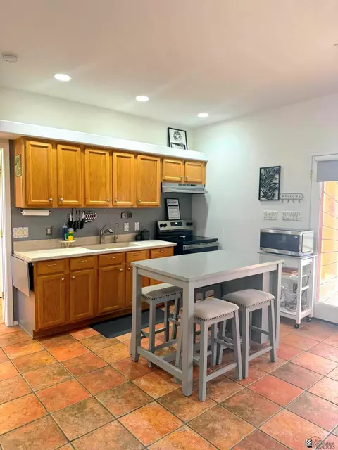 Kitchen - 13686 E 49 St, Yuma, AZ 85367 photo 5 of 7