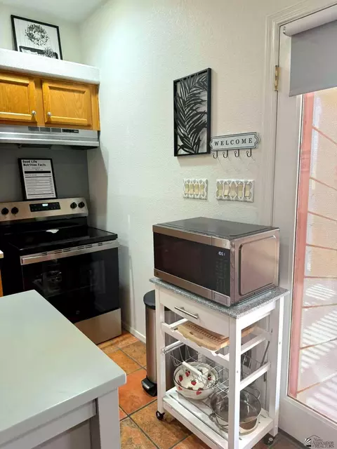 Kitchen - 13686 E 49 St, Yuma, AZ 85367 photo 6 of 7