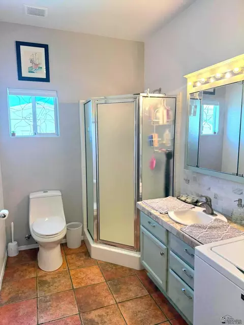 Bath - 13686 E 49 St, Yuma, AZ 85367 photo 1 of 2