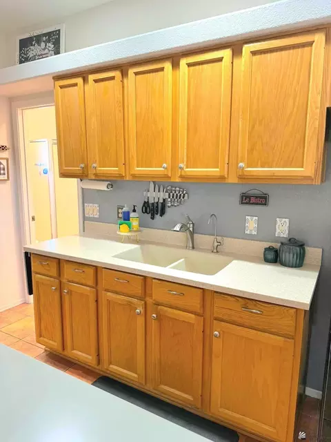 Kitchen - 13686 E 49 St, Yuma, AZ 85367 photo 4 of 7