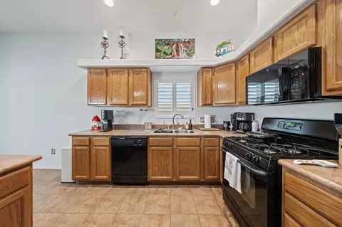 Kitchen - 11660 E Alpha Way, Yuma, AZ 85367 photo 1 of 2