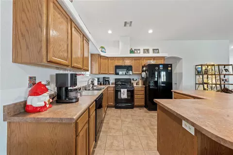 Kitchen - 11660 E Alpha Way, Yuma, AZ 85367 photo 2 of 2