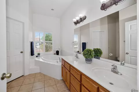 Bath - 10411 E 39 St, Yuma, AZ 85365 photo 1 of 4