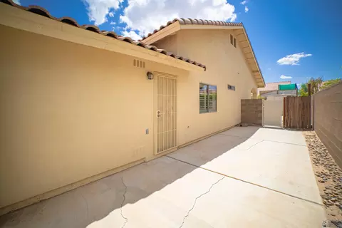 Exterior - 10411 E 39 St, Yuma, AZ 85365 photo 7 of 10
