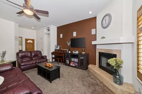 Living - 10411 E 39 St, Yuma, AZ 85365 photo 2 of 2