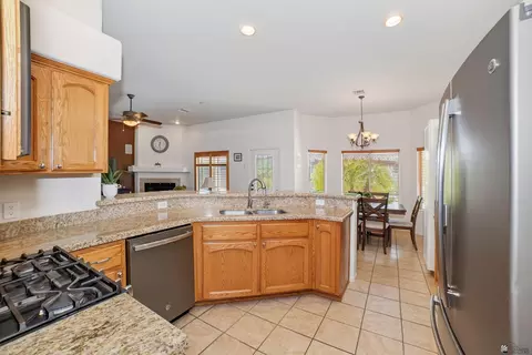 Kitchen - 10411 E 39 St, Yuma, AZ 85365 photo 3 of 5