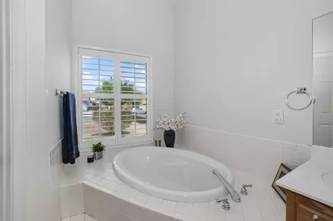 Bath - 10411 E 39 St, Yuma, AZ 85365 photo 2 of 4