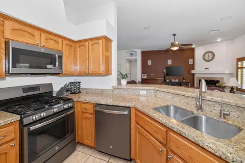 Kitchen - 10411 E 39 St, Yuma, AZ 85365 photo 2 of 5