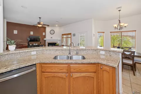 Kitchen - 10411 E 39 St, Yuma, AZ 85365 photo 4 of 5