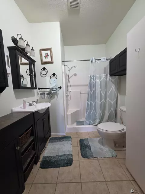 Bath - 13555 E 53 Dr, Yuma, AZ 85367 photo 3 of 3