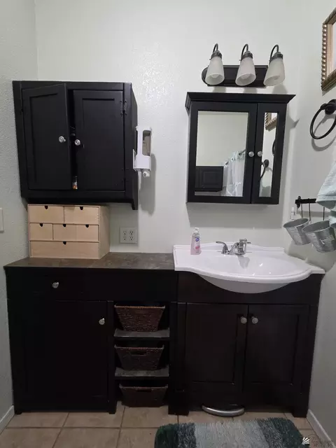Bath - 13555 E 53 Dr, Yuma, AZ 85367 photo 1 of 3